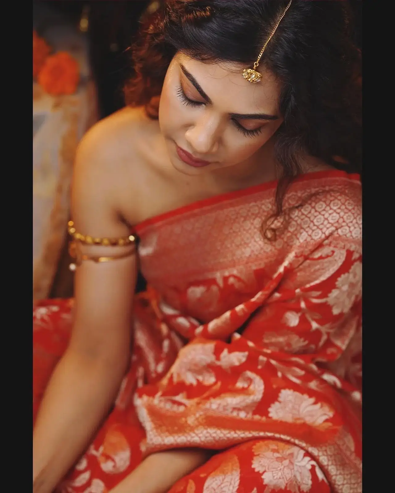 INDIAN GIRL MADONNA SEBASTIAN HOT STILLS IN RED SAREE 7